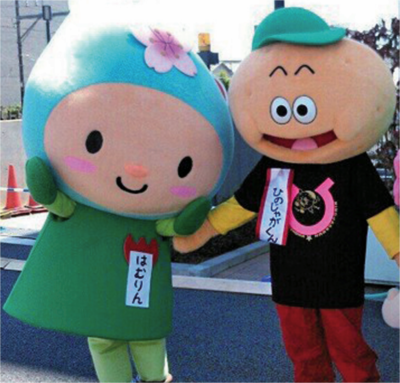 昨年は位だった「はむりん」 (左)と「ひのじゃがくん」
